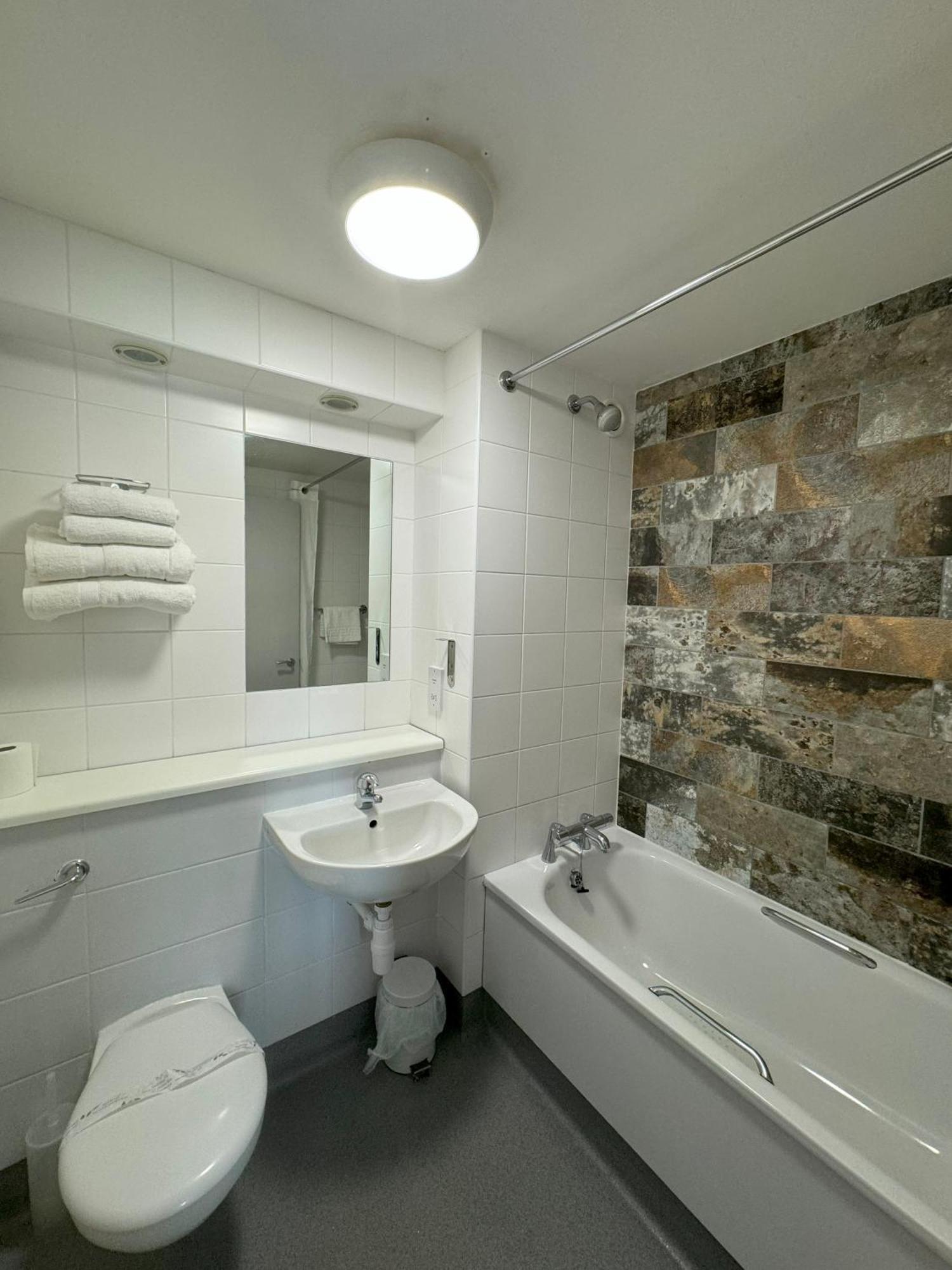 Citilodge Wakefield Hotel By Roomsbooked Extérieur photo